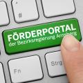 Eine Tastatur, auf der die Entertaste grün ist und mit dem Text Förderportal der Bezirksregierung Arnsberg versehen ist
